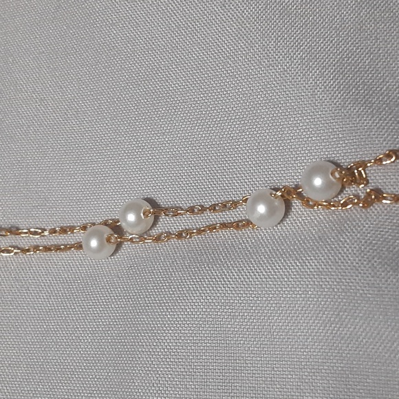 🌹Goldtone pearlescent bead dainty necklace childs - Picture 3 of 5